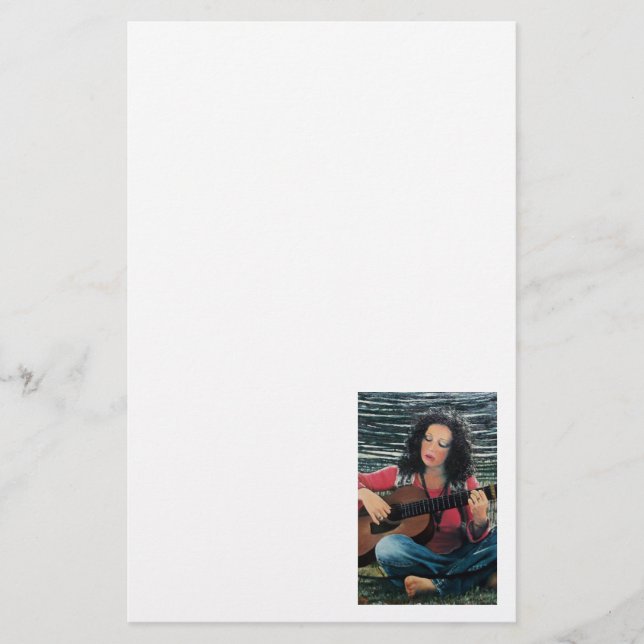 Papeterie Femme Jouant De La Musique Avec Guitare Acoustique (Devant)