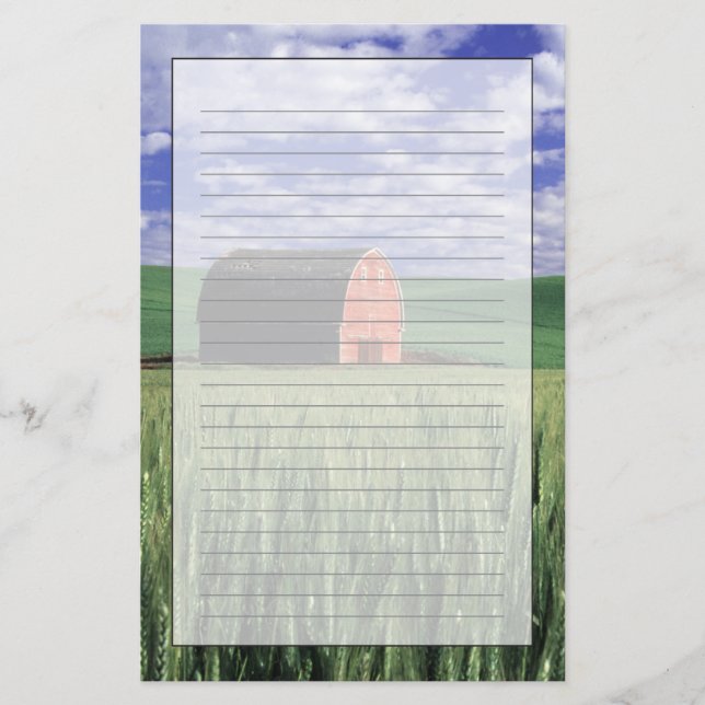 Papeterie Grange rouge dans le domaine de blé et d'orge en (Devant)