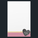 Papeterie MONOGRAM poka dot chalkboard coeur rose rose<br><div class="desc">Revenez sur l'art de l'écriture de lettre avec ce mignon point mini pochette avec papier à lettres personnalisé au coeur de tableau noir =) Configurer en tant que modèle il est facile de customiser avec votre propre texte - faites-le le vôtre! >>> TIPS - Appuyez simplement sur le bouton "Customiser"...</div>
