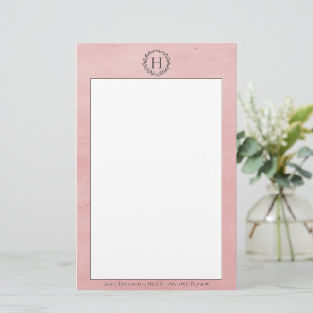 Papeterie monographique rose (Debout devant)