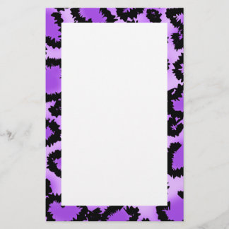 Papeterie Motif Empreinte de léopard violet et noir.