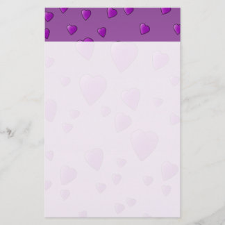 Papeterie Motif pourpre des Coeurs d'Amour.