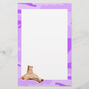 Papeterie pourpre de bottes de Camo et de combat