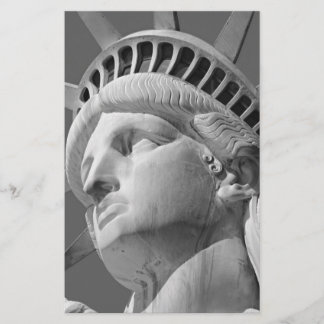 Papeterie Statue de la Liberté en noir et blanc en gros plan