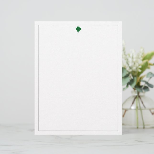 Papier à en-tête élégant à 4 feuilles de trèfle (Debout devant)