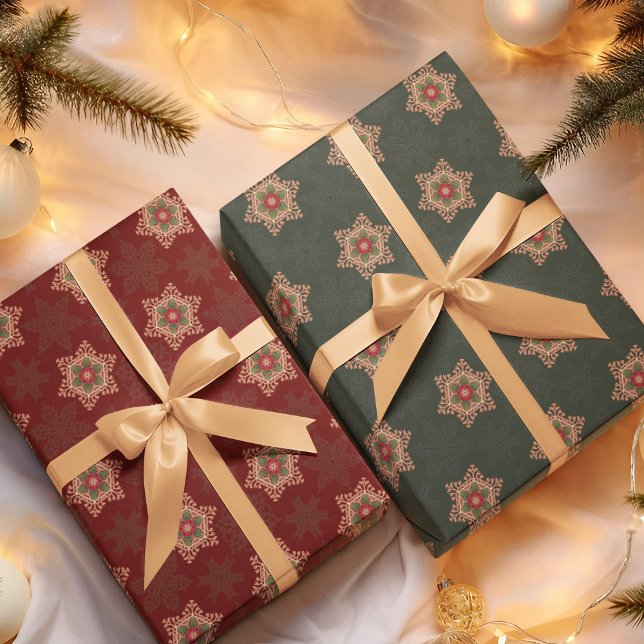 Papier à enveloppement Holly Star 2 vert et 1 roug (Holly Star Wrapping Paper)