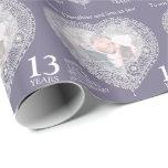 Papier Cadeau 13e anniversaire mariage dentelle coeur photo enve<br><div class="desc">Dentelle mariage anniversaire papier d'emballage. Personnalisez ce journal d'anniversaire avec votre propre photo et votre famille ou amis nom et année d'anniversaire. Lit actuellement À notre Fille et gendre Joyeux Mariage de dentelle 13 ans. Effet dentelle dans un contour en forme de coeur imprimé graphiques 13ème Mariage Anniversaire papier d'emballage...</div>