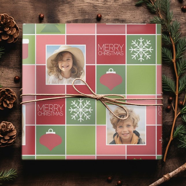 Papier Cadeau 2 Photo Rouge Blocage couleur verte Joyeux Noël (Personalized Christmas Wrapping Paper - Add your Photo for a festive gift!)