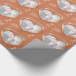 Papier Cadeau 7e anniversaire du mariage de cuivre enveloppement<br><div class="desc">papier d'emballage mariage d'anniversaire dans les tons couleur cuivre rouge orange. Personnalisez ce journal d'anniversaire avec votre propre photo et votre famille ou amis nom et année d'anniversaire. Lit actuellement à notre fille et gendre Joyeux anniversaire de cuivre 7 ans. Effet de cuivre en forme de coeur imprimé graphismes 7e...</div>