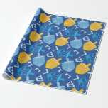 Papier Cadeau Agréable Dreidel Hanoukka<br><div class="desc">Si vous aimez le papier d'emballage lourd de bonne qualité, vous aimerez cet article. Affichant un design Hanoukka agréable avec des dreidels bleu et or, les images sont montrées sur un arrière - plan bleu. Il y a des lettres hébraïques. Achetez votre papier d'emballage Hanoukka dès aujourd'hui ! motif Hanoukka...</div>