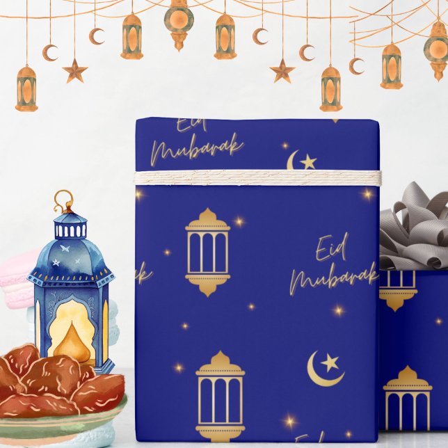 Papier Cadeau Aïd Moubarak Sapphire Bleu + Lune des Lanternes d' (Elegant modern sapphire blue Eid Mubarak wrapping paper, featuring gold lanterns, stars and moon.)