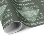 Papier Cadeau American Made 70th Birthday<br><div class="desc">Un design unique pour 70ème anniversaire pour hommes et femmes dans l'armée,  républicains,  ou tout patriotique américain. Cette conception a un aigle,  des étoiles,  des rayures dans différentes nuances de vert militaire. Personnalisez-le en customisant le nom de la personne qui fête l'anniversaire !</div>