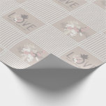 Papier Cadeau Ananas de l'oeil, Tropical Romance Enveloppement c<br><div class="desc">Tropical Romance s’inspire de l’élégance, de la beauté et de la magie de notre mariage à Hawaï’i, et il célèbre l’histoire d’amour qui a commencé et fleuri sur mon île natale d’O’ahu. Des fleurs délicieuses, des palmiers oscillants et des détails hawaïens uniques cherchent tous à capturer la joie pure, l'excitation...</div>