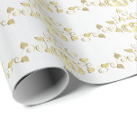 Papier Cadeau Anneaux de mariage chics d'or sur le satin blanc<br><div class="desc">Comporter les alliances élégantes d'or sur un arrière - plan blanc de satin. Ce document d'emballage cadeau complimentera votre cadeau. Fait avec les graphiques de vecteur de haute résolution pour une copie professionnelle. NOTE : (Toutes les conceptions de produit de zazzle sont des "copies" sauf indication contraire) si vous faites...</div>