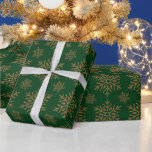 Papier Cadeau Aquarelle moderne Golden Christmas Holly Green<br><div class="desc">Enveloppez vos cadeaux de vacances avec ce papier d'emballage moderne de Noël avec des étoiles dorées et "Joyeux Noël" écrit en or sur arrière - plan vert. Vos cadeaux auront l'air très joyeux sous le sapin de Noël.</div>