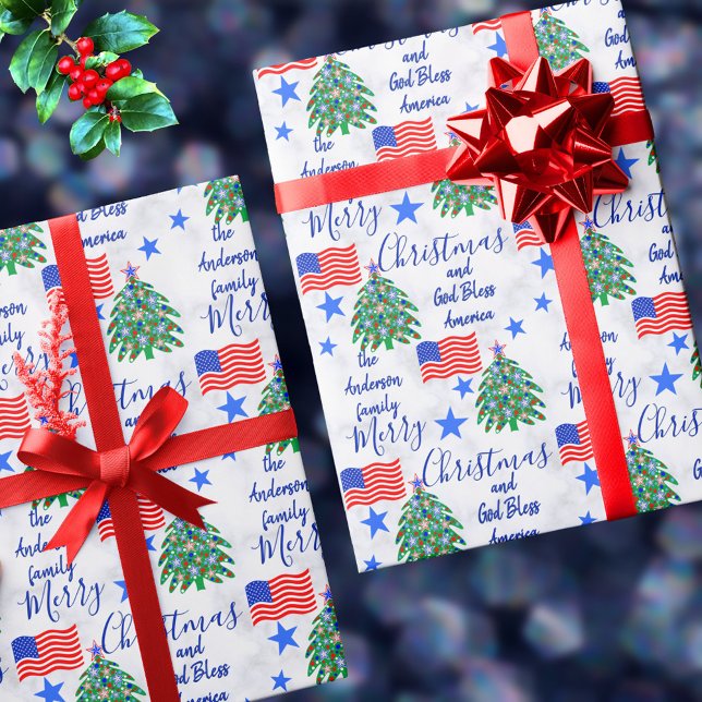 Papier Cadeau Arbre de Noël patriotique USA Joyeux Noël (This patriotic gift wrap is covered in red white and blue Christmas trees and American flags)