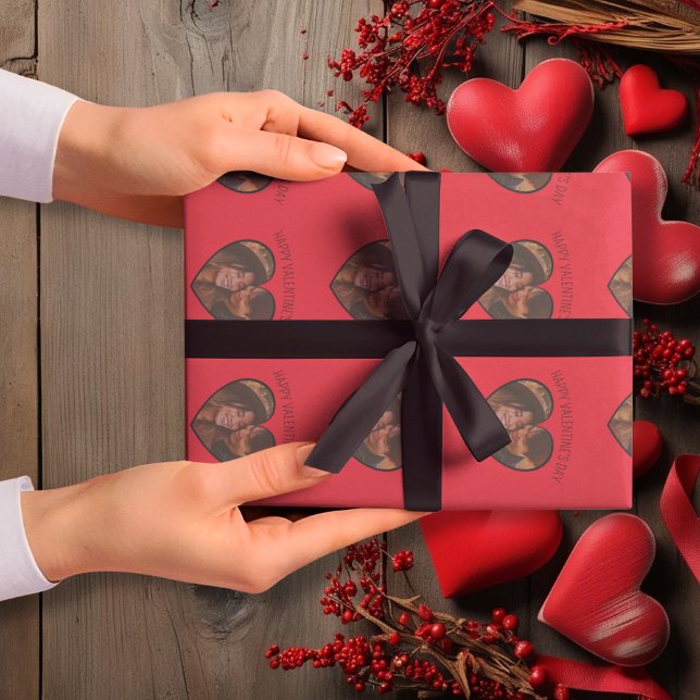 Papier Cadeau Arrière - plan rouge de Saint-Valentin avec forme  (Custom Valentine’s Red Background with Heart-Shape Wrapping Paper)
