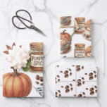 Papier cadeau au parfum de citrouille épicée<br><div class="desc">Ajoutez une touche festive d'automne à vos cadeaux avec ces feuilles de papier d'emballage à la citrouille épicée, dotées d'un design illustré cosy de citrouilles, de bâtons de cannelle, de lattés et de grains de café. Parfait pour un thème de douche de mariée automnal, des célébrations rustiques ou des cadeaux...</div>