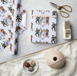 Papier cadeau avec les personnages classiques du M