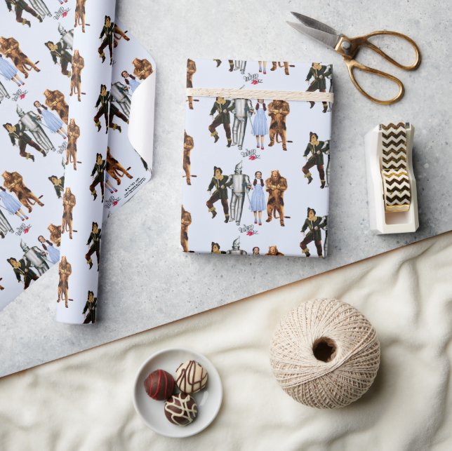 Papier cadeau avec les personnages classiques du M (Artisanat)