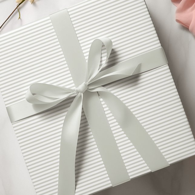 Papier Cadeau Baby shower à rayures vertes à pente douce (Soft Sage Green and White Pinstripe Pattern. Elegant Light Sage & White Lines. Wedding & Showers)