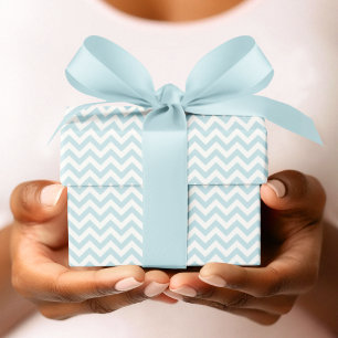 Papier Cadeau Baby Shower Bleu et Blanc à Carreaux en Chevron