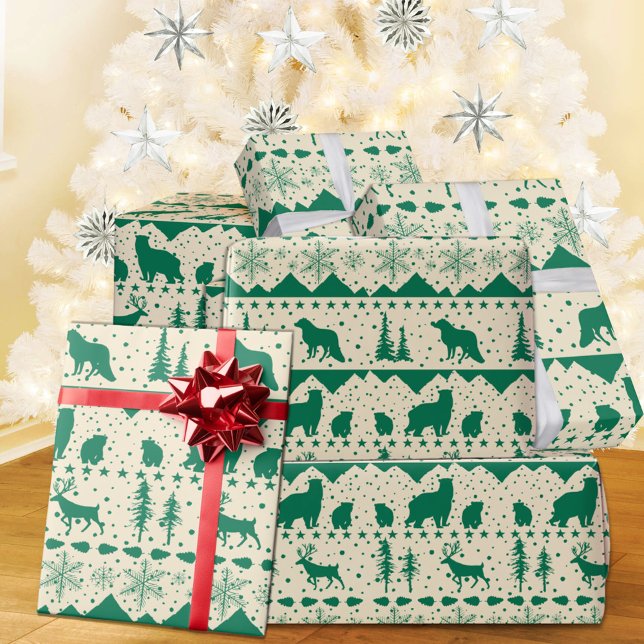 Papier Cadeau Balayage nordique Vert Animaux d'hiver Crémeux Bei (Nordic Sweater Creamy White & Green Winter Animals Christmas Holiday Wrapping Paper Rolls)