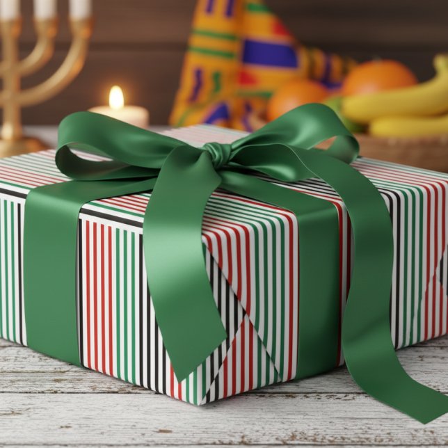 Papier Cadeau Bandes modernes de Kwanzaa (African Kwanzaa Party Wrapping Paper. Black, Red & Green Africa Colors Pinstripe. Thin Stripe Lines)