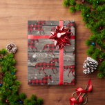 Papier Cadeau Barne Buffalo neigeux Plaid Christmas Horse<br><div class="desc">Un papier d'emballage de Noël avec un arrière - plan en carton de grange en bois avec un motif à cheval à motifs plaid de buffle.</div>