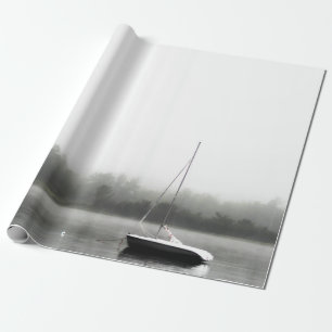 PAPIER CADEAU BATEAU NOIR ET BLANC SUR LE LAC