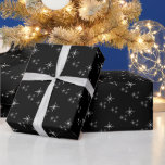 Papier Cadeau Black Christmas Snowflakes Simple Motif moderne<br><div class="desc">Papier d'emballage motif flocon de Noël,  avec un arrière - plan noir et un design simple et moderne. Idéal pour ajouter une touche festive et minimaliste à vos cadeaux de vacances.</div>