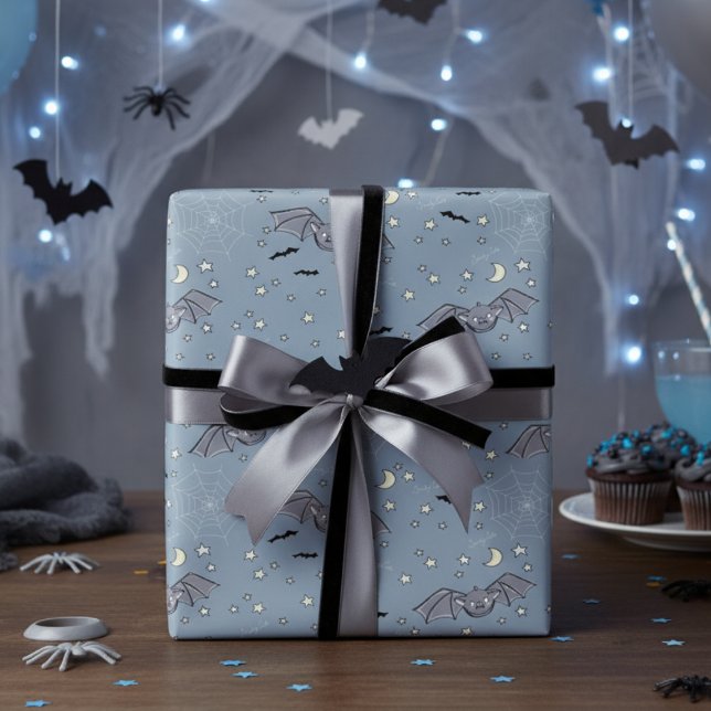 Papier Cadeau Bleu Éffrayant adorable chauves-souris Halloween (Spooky Blue Cute Bats Halloween Pattern for Kids Halloween Party Wrapping Paper. Stars, Moon & Webs)
