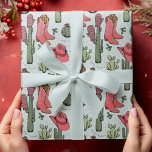 Papier Cadeau Blue Western Howdy Christmas Cowgirl<br><div class="desc">Ce papier d'emballage Western Howdy Christmas Cowgirl amusant et festif présente des illustrations dessinées à la main de bottes de cowgirl de Noël,  de casquettes,  mitaines,  cactus,  baies saintes et étoiles. Le tout contre un élégant arrière - plan bleu clair.</div>