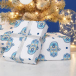 Papier Cadeau Bonne Hanoukka Star de David Hamsa main blanc bleu<br><div class="desc">Ajoutez une touche de protection divine à vos cadeaux Hanoukka (ou Chanukah) avec notre Star of David et Hamsa Main sur papier d'emballage Happy Hanoukka blanc et bleu! Ce papier d'emballage est comme une bénédiction dans chaque feuille, avec les symboles sacrés d'Hanoukka - l'Étoile de David et Hamsa Main -...</div>