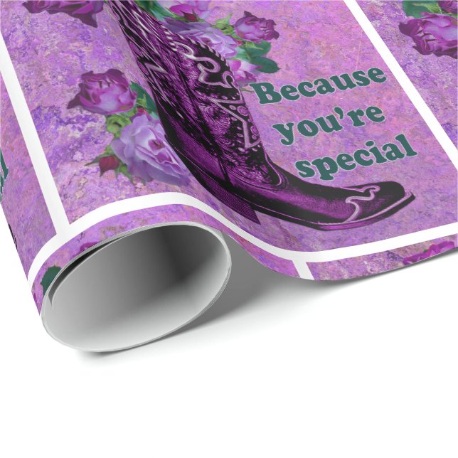 Papier Cadeau Bot de cowboy violet avec des roses Vous êtes spéc (Coin rond)