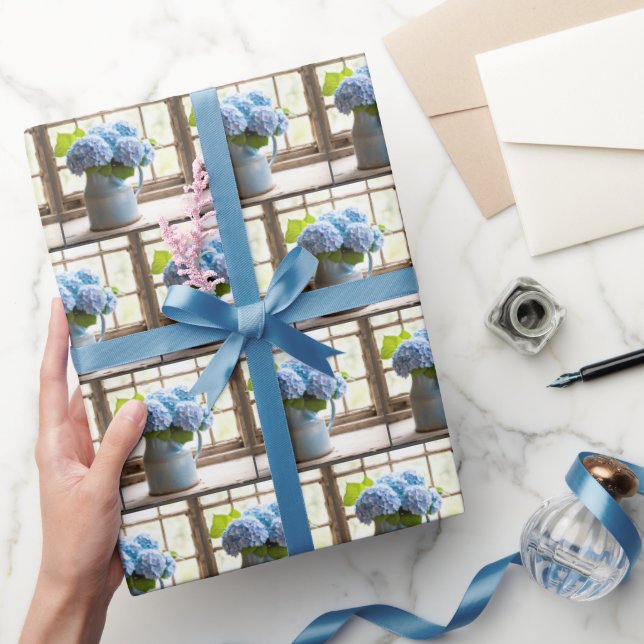 Papier Cadeau Bouquet D'Hydrangée Bleue Dans La Fenêtre (Cadeaux)