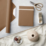 Papier Cadeau Caramel Brown couleur solide<br><div class="desc">Papier d'emballage couleur solide dans une grande variété de couleurs pour tous vos cadeaux de mariage et de douche. Les couleurs pour 2025 sont foncées et audacieuses et c'est ce que vous trouverez dans mes derniers designs avec des noms de couleurs de différentes entreprises de design.</div>