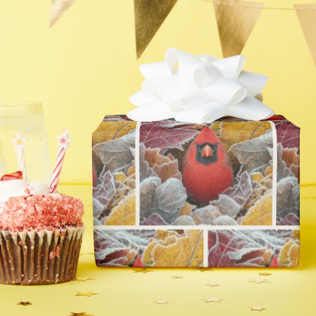 Papier Cadeau Cardinal rouge dans les feuilles d'automne gelées (Fête d'anniversaire)