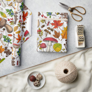 Papier Cadeau Champignons d'automne, feuilles, noix et baies sur