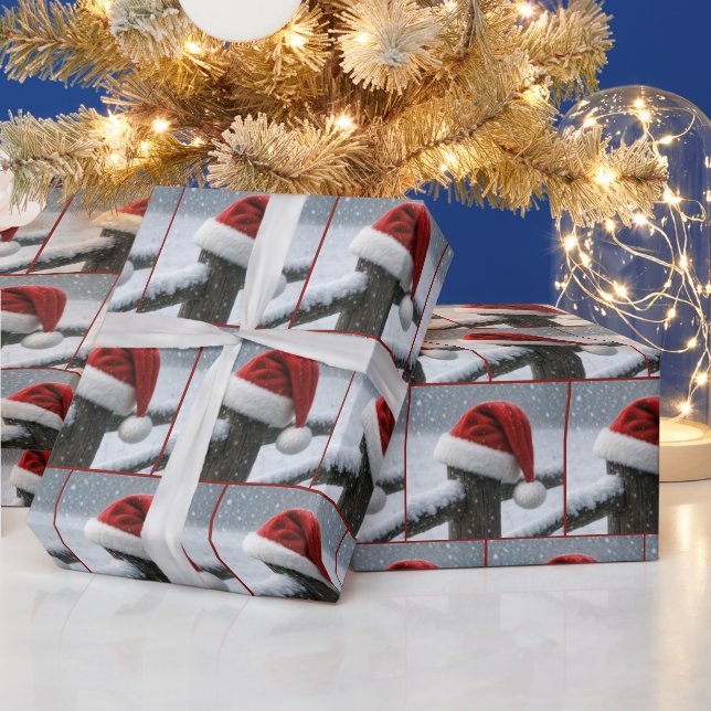 Papier Cadeau Chapeau de Père Noël sur une clôture enneigée (Vacances)