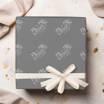 Papier Cadeau Charbon de couleur unie - Cadeaux de mariage M. et<br><div class="desc">Une couleur audacieuse avec des polices chic fait une pièce maîtresse pour un cadeau de réception. Les articles sont plus faciles à personnaliser lorsque vous remplacez d'abord tout le texte et les photos. Si votre art doit encore être ajusté, cliquez sur le bouton Personnaliser ceci. Cela vous amènera à une...</div>