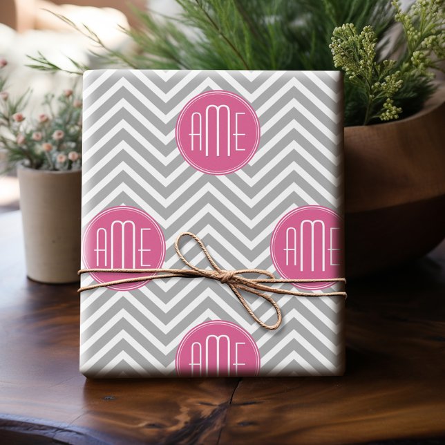 Papier Cadeau Chevrons gris et rose avec Monogramme personnalisé (Personalized Wrapping Paper)