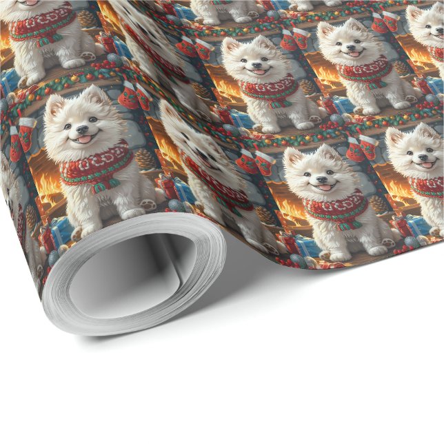 Papier Cadeau Chien Samoyède avec des cadeaux de Noël Cheminée (Coin rond)