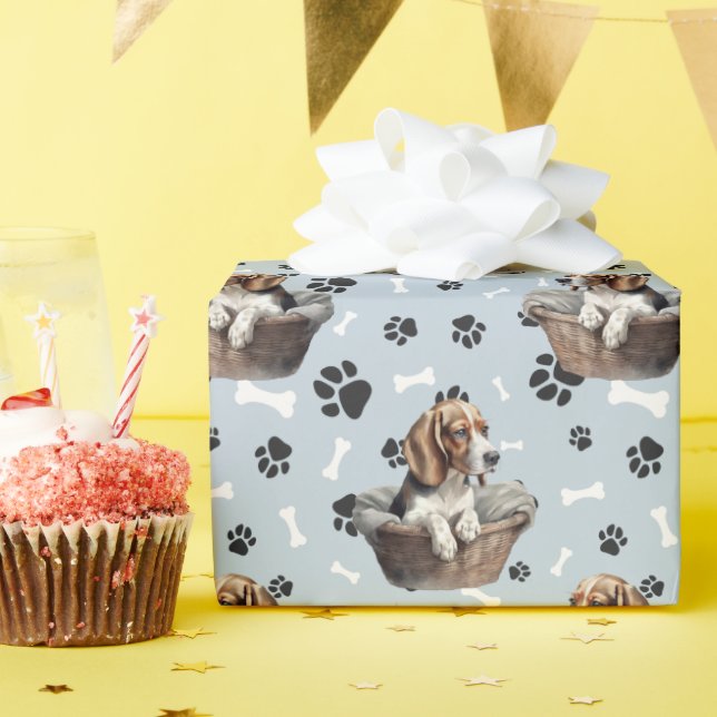 Papier Cadeau Chiot Beagle mignon dans Empreinte de patte panier (Fête d'anniversaire)