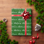Papier Cadeau Christmas Believe Texte et Snowflakes<br><div class="desc">Croyez le texte avec des flocons de neige sur l'arrière - plan vert. Le texte peut être modifié. La couleur Arrière - plan peut être modifiée.</div>