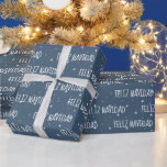 Papier Cadeau Christmas FELIZ NAVIDAD Texte sur les étoiles<br><div class="desc">Texte FELIZ NAVIDAD blanc avec flocon de neige et design d'étoile sur un arrière - plan bleu. Le texte peut être modifié.</div>