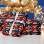 Papier Cadeau Christmas NICE NAUGHTText Sur Buffalo Plaid<br><div class="desc">Texte blanc NICE NAUGHTY avec des flocons de neige sur un arrière - plan de buffle rouge et noir. Le texte est modifiable.</div>