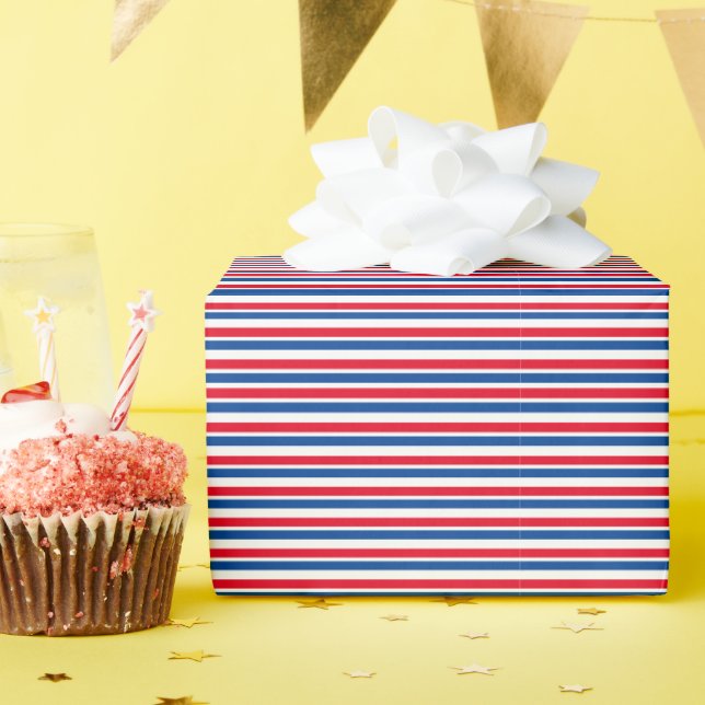 Papier Cadeau Classic Festive Rouge, Blanc et Bleu rayé (Fête d'anniversaire)