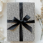 Papier Cadeau Clé grecque noire et blanche Motif de Maze<br><div class="desc">Élégant papier cadeau Motif de Maze Clé grecque Noir et Blanc Chic. Parfait pour mettre cette touche finale sur vos cadeaux et c'est parfait pour les anniversaires,  Noël,  anniversaires ou mariages! Belle tendance moderne d'enveloppement de papier cadeau Motifs de design par Printable Pretty.</div>