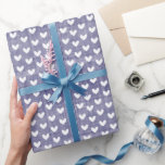 Papier Cadeau Cœurs blancs sur lin bleu marine<br><div class="desc">Ajoutez une touche de douceur à n'importe quel cadeau avec ce papier d'emballage Cœurs blancs sur lin,  doté d'un fond rustique doux et d'un motif de cœurs charmants. Parfait pour les mariages,  les anniversaires et les occasions pleines d'émotion !</div>